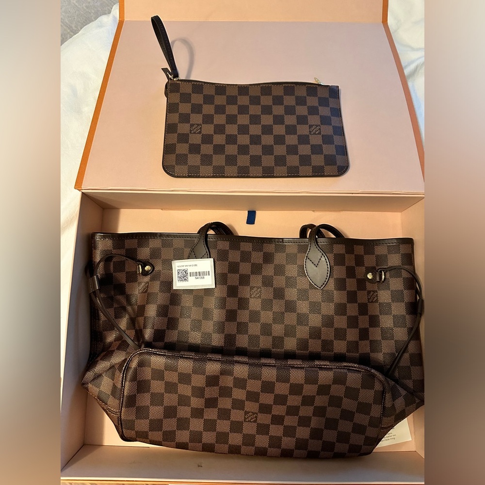 Authentic Louis Vuitton Neverfull Tote MM